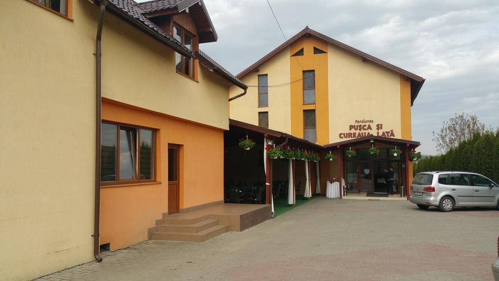 Pensiunea Pusca Si Cureaua Lata Turda Exteriör bild